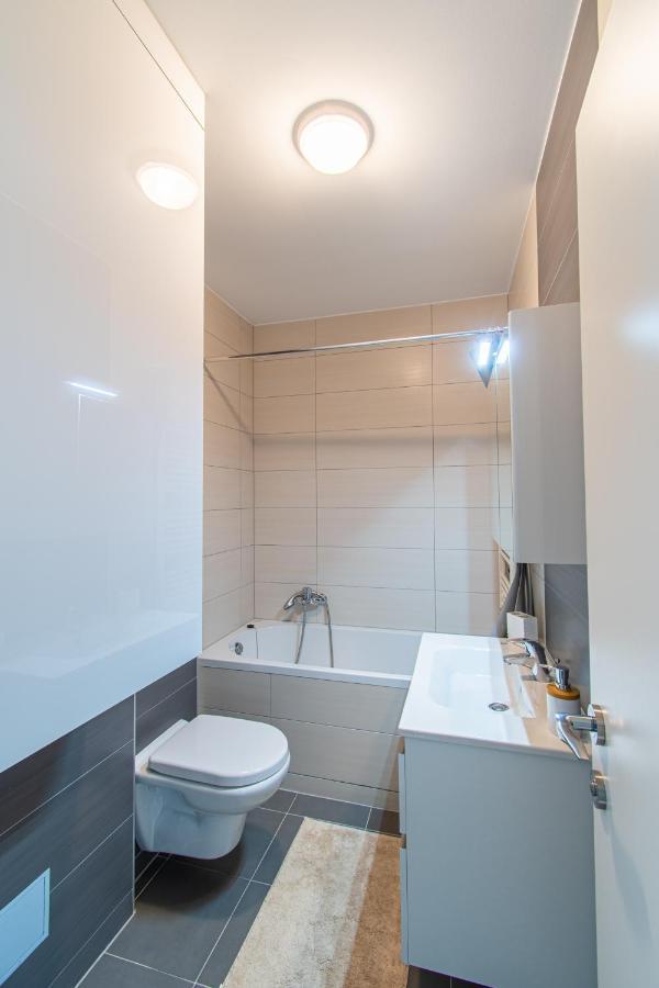 Flexible Selfcheckins 32 - Zagreb - Garage - Electric Vehicle Ccharger - Big Loggia - New - Apartments Repinc 32 Exterior photo
