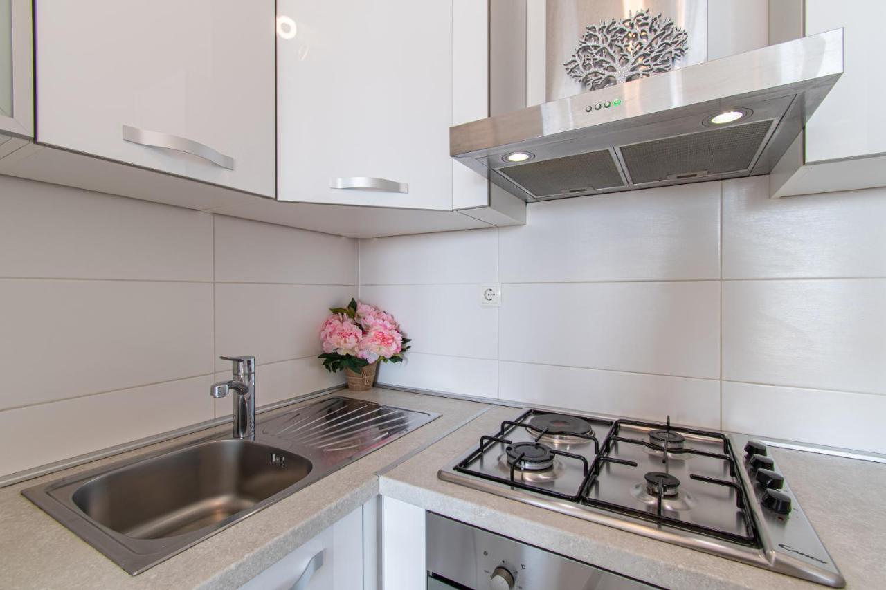 Flexible Selfcheckins 32 - Zagreb - Garage - Electric Vehicle Ccharger - Big Loggia - New - Apartments Repinc 32 Exterior photo